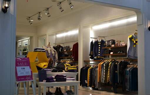 受电商冲击巨大 服装实体店应在“体验”上下功夫