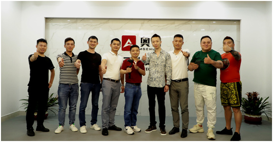 代世集团董事长代勇先生到访奥川总部交流座谈