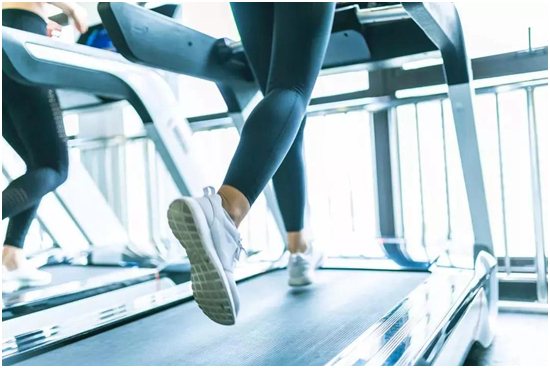 水泽士运动地材:跑步机跑和户外跑,到底哪个好?