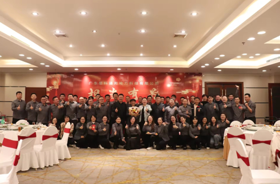 新春贺岁丨槽公母线槽:创新无止境,品质铸辉煌