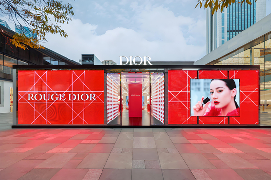 奢侈品界的璀璨明星:著名高端品牌巡礼