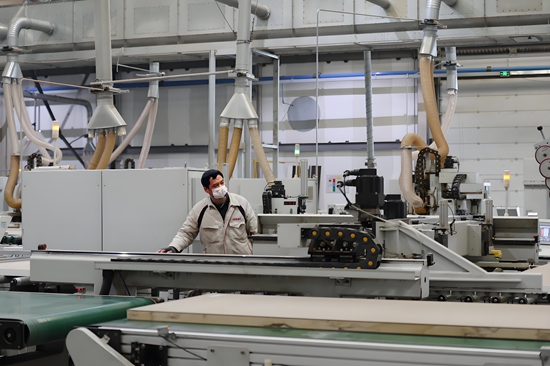 从原材料到成品:解密生态板企业的全产业链布局