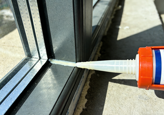 硅酮胶品牌选购指南:门窗专用胶,究竟哪个品牌更耐用?
